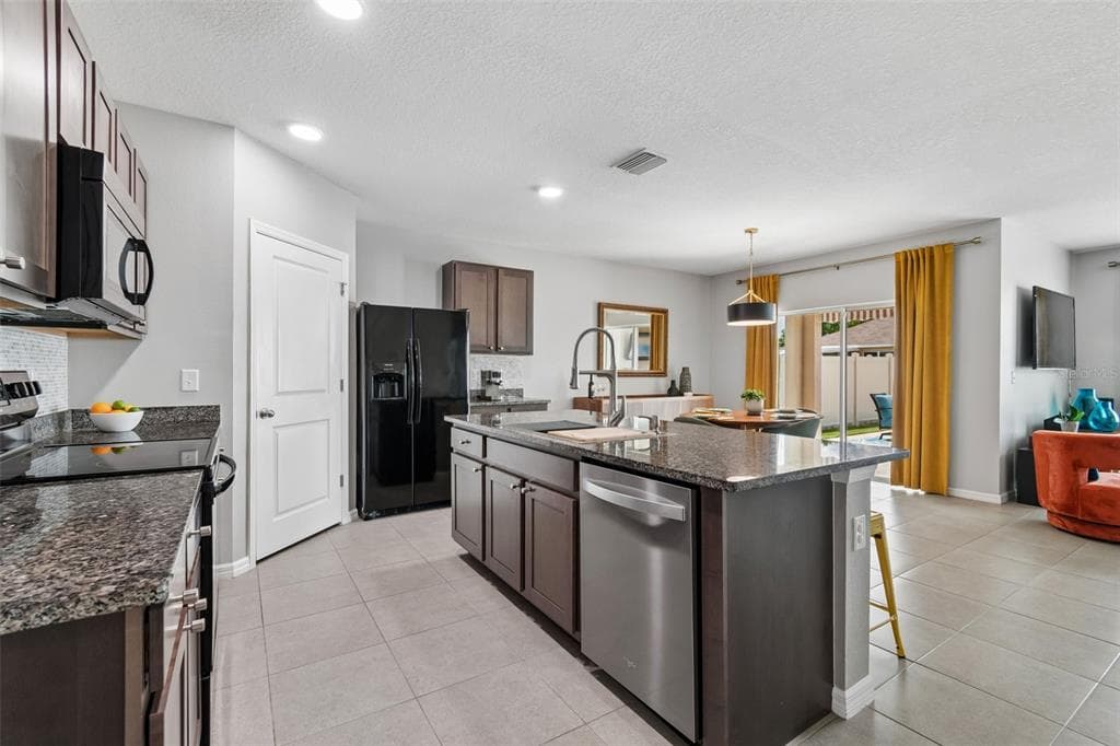 10004 WARM STONE, THONOTOSASSA, FL, 33592 photo 5